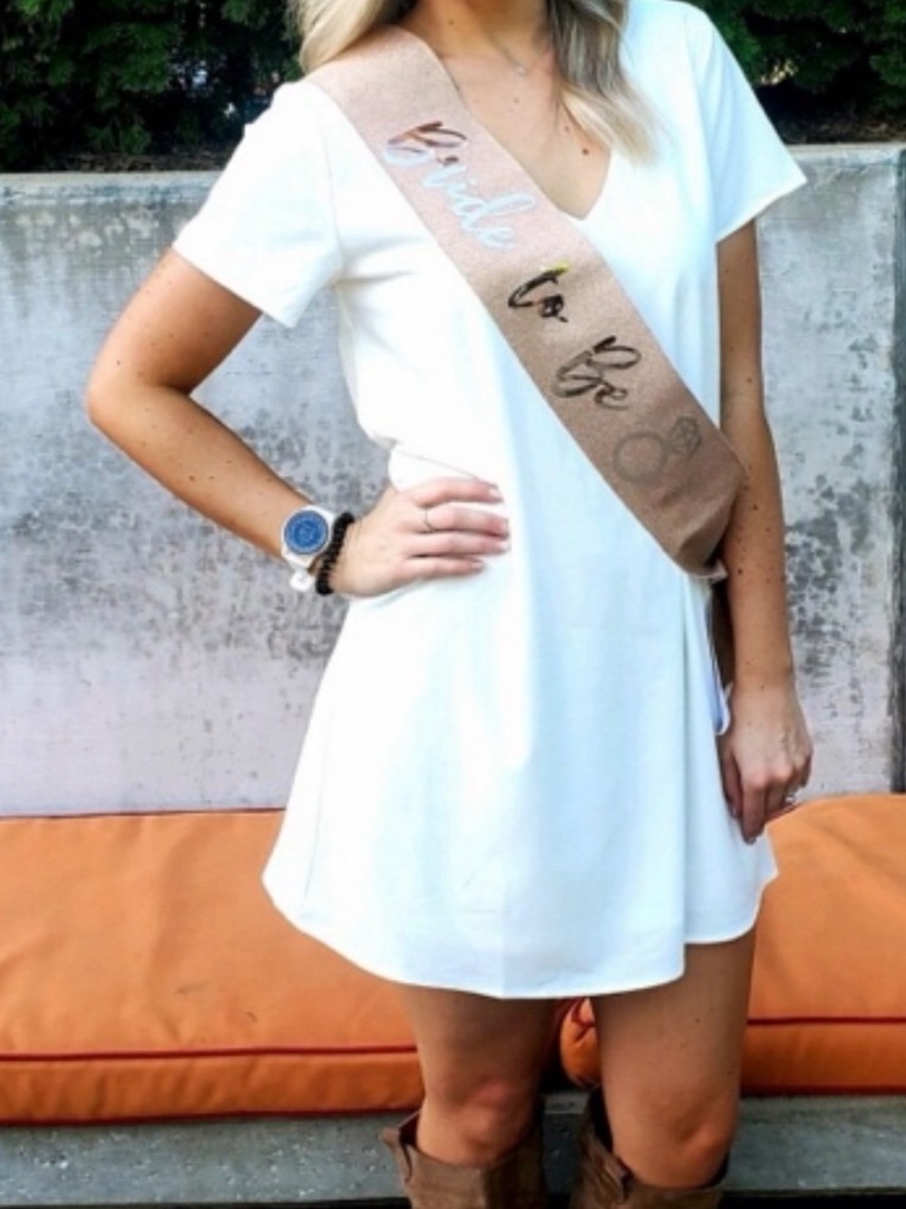 Lulus- White V-Neck Short Sleeve Dress